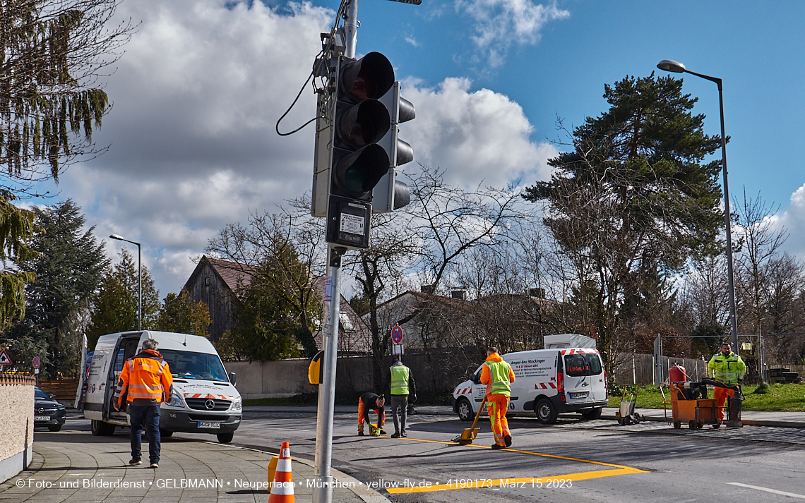 15.03.2023 - Ampel in der Niederalmstraße 16 in Neuperlach